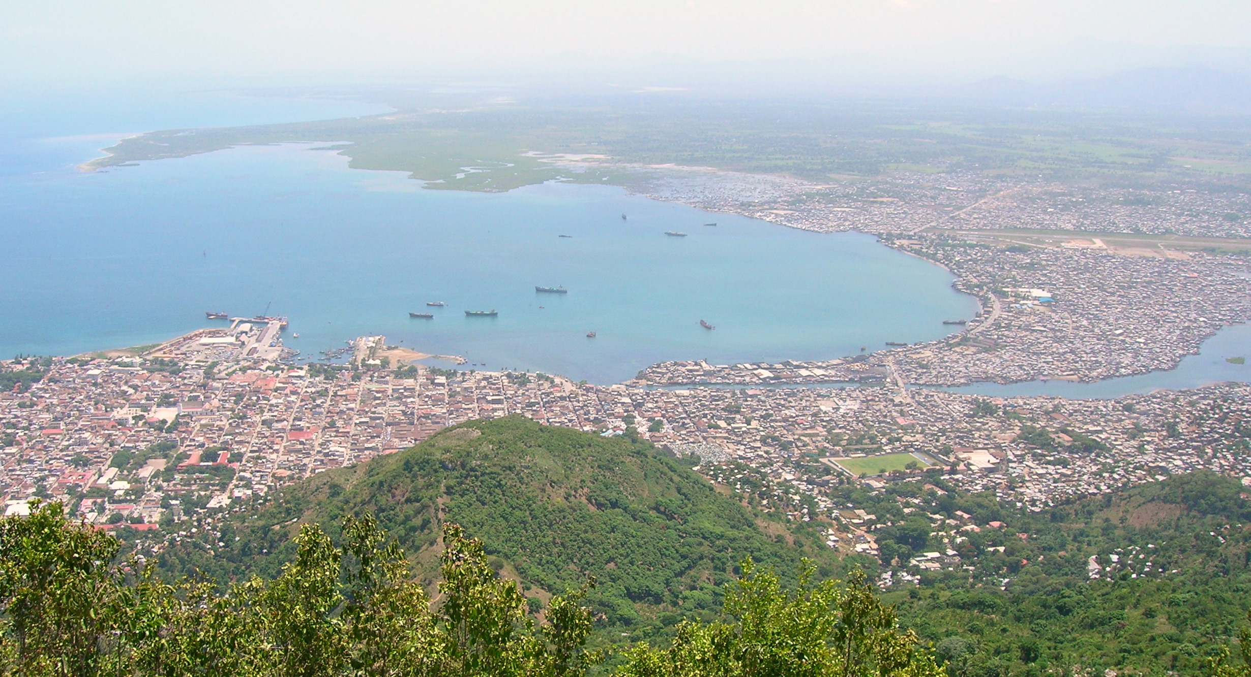 Cap-Haïtien (Cap-Haïtien): Insaka, lubembu lwa mwanja, na milandu ya football ya ku cibemba kifwatulo kya njila
