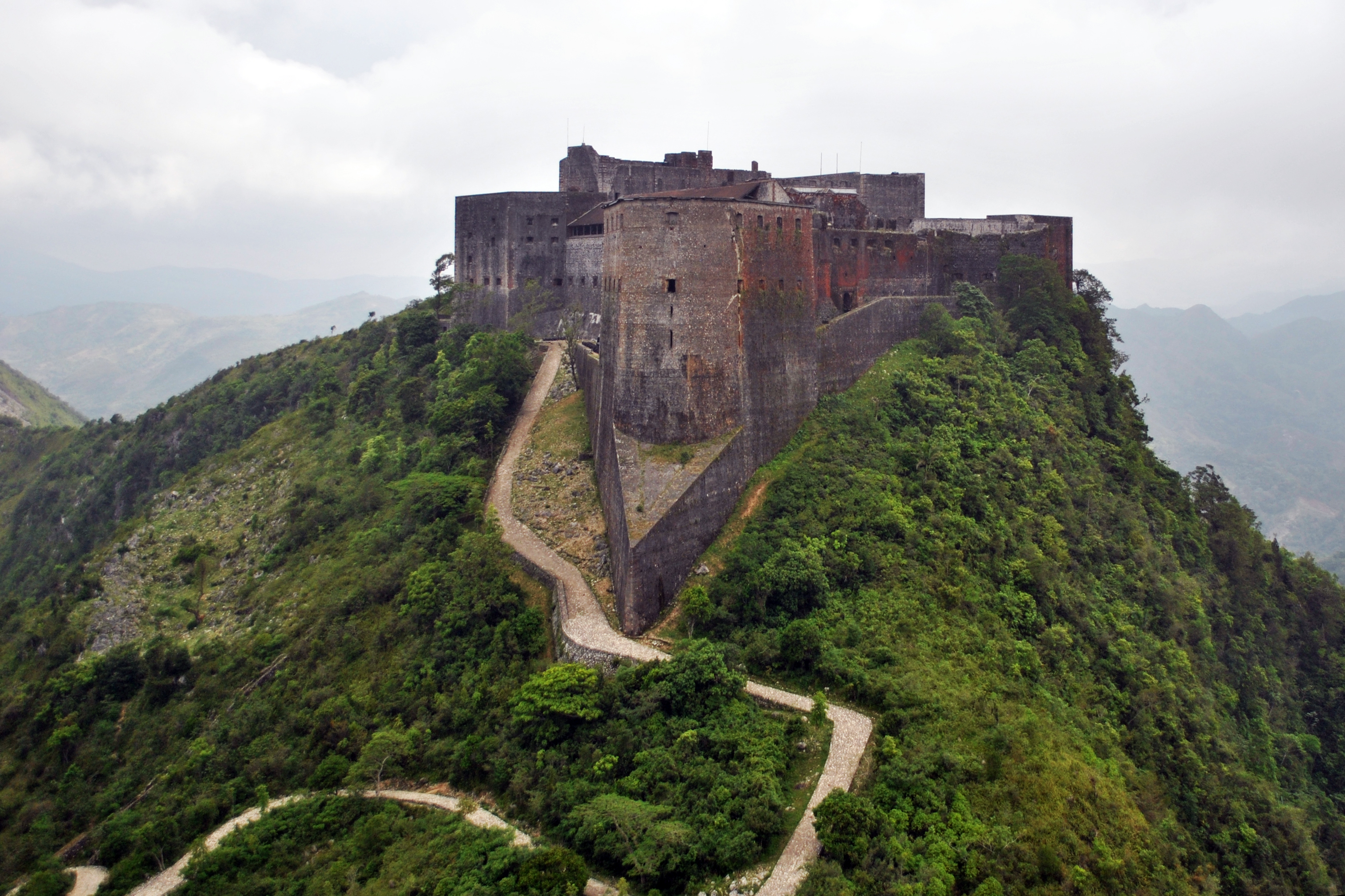 Citadelle Laferrière (Citadelle Laferrière): Lemba inshila ya mu mpili na citadelle nga mutwe ukalamba kifwatulo kya njila