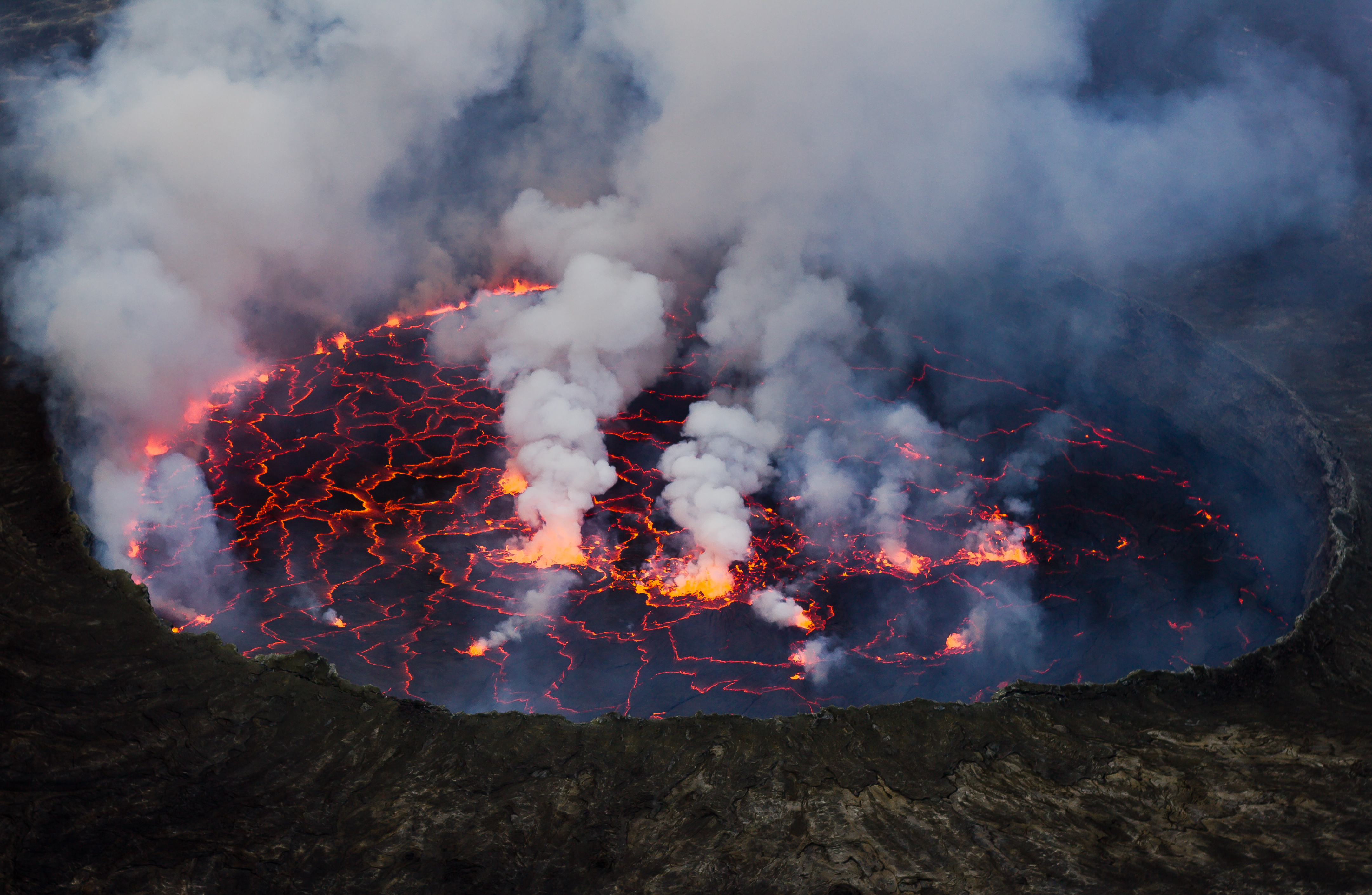 Nyiragongo: Ngomba ya moto lokola eloko ya ntina oyo ezali na nzela elilingi ya nzelá
