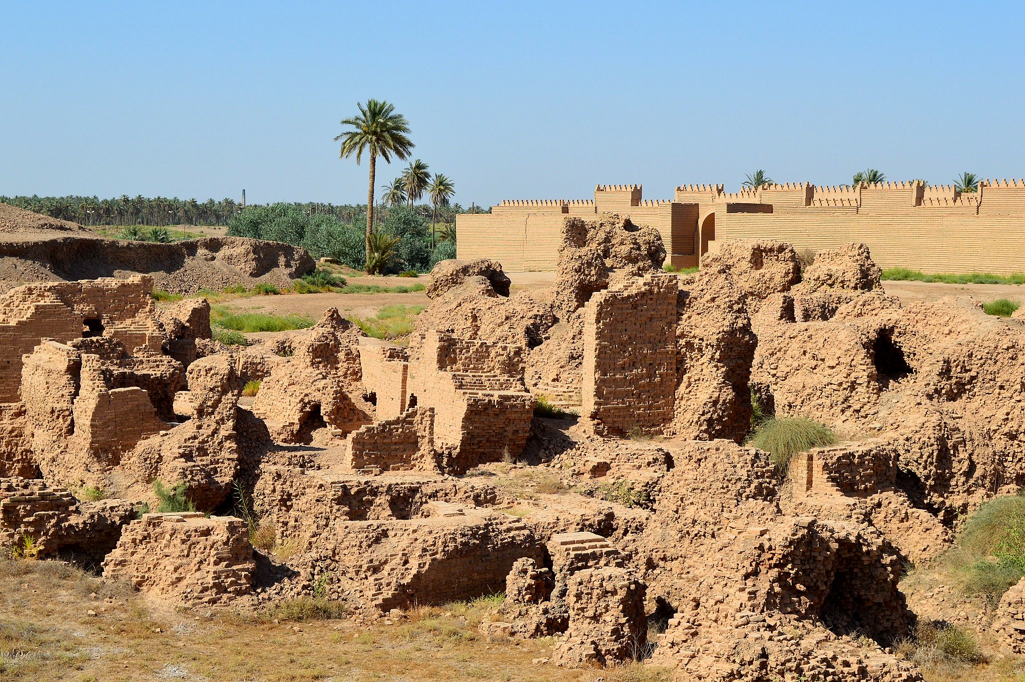 Babylon (Babylon): Schreift déi al Stad als eng Autosrees Route Bild