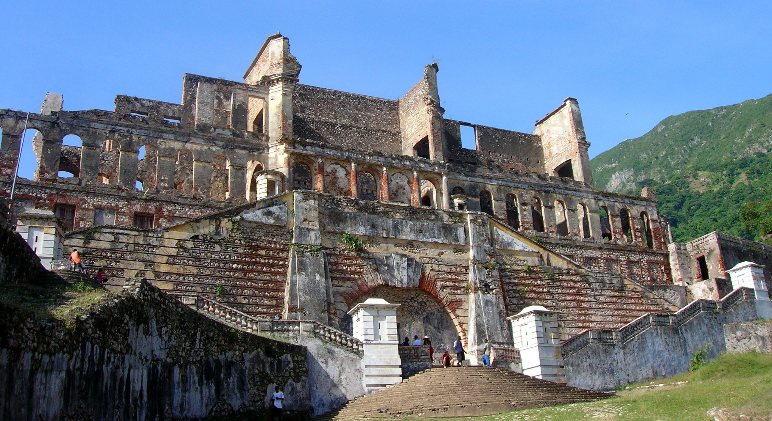 Sans-Souci Palace (Sans-Souci Palace): Ukufuma ku cikumbi ukubwelela ku milandu ya calo kifwatulo kya njila